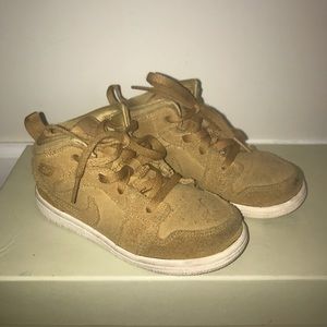 Little Kids Golden Jordan 1s Sz 10c